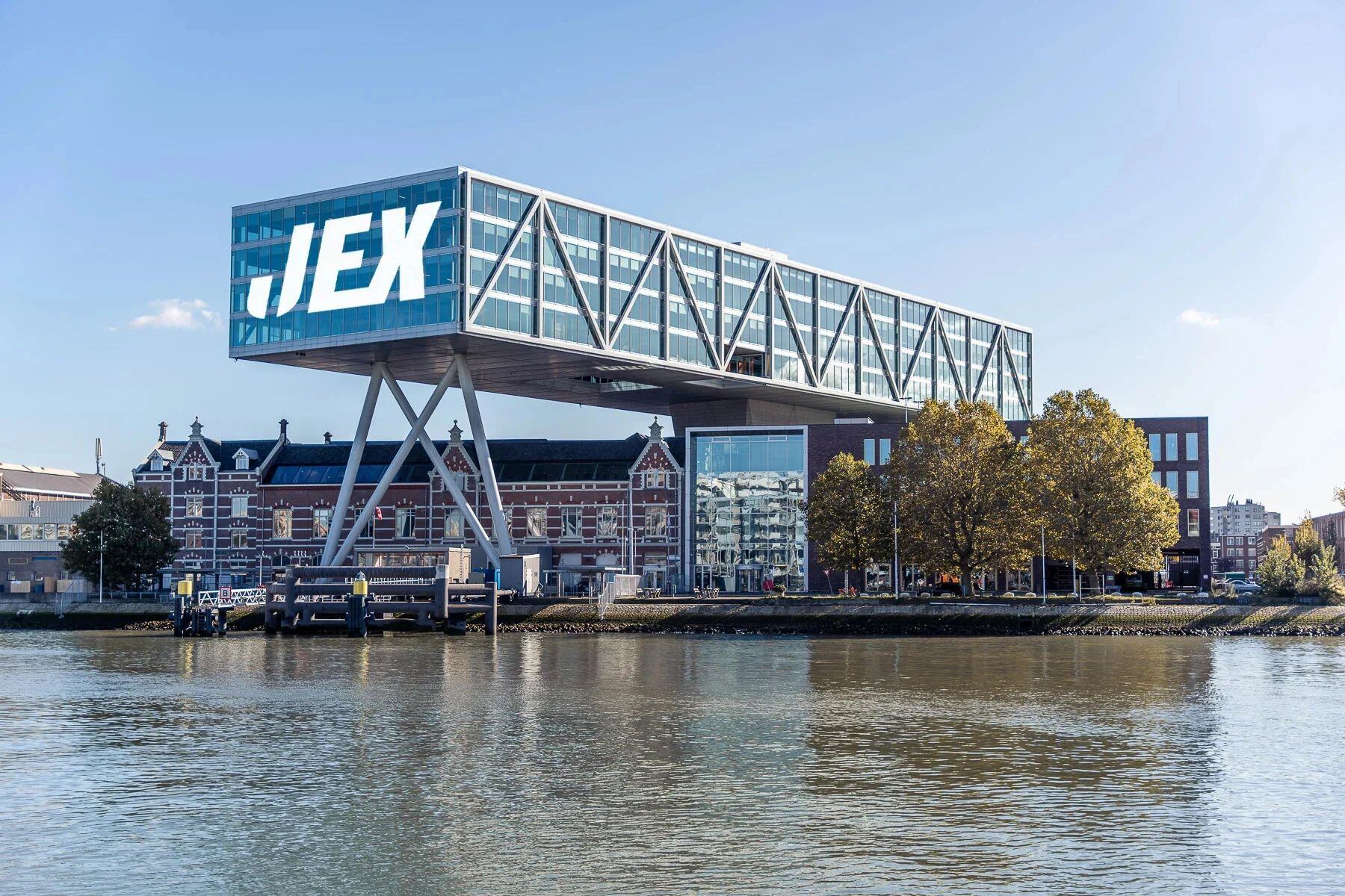 JEX maakt communicatie slimmer met Dstny UCaaS